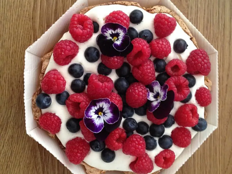 Prajitura cu fructe de padure, un desert delicios, pe care e musai sa-l incerci