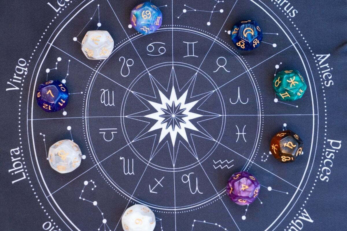Horoscop luna mai 2022. Trei zodii cu protectie divina. Niciun rau nu le poate atinge