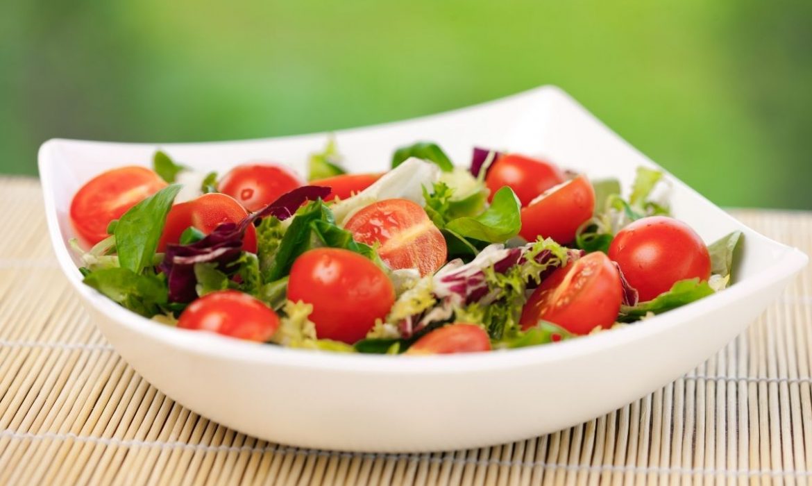 Cele mai bune retete de salata de rosii! Ai nevoie de doar cateva ingrediente si te vei bucura de o mancare delicioasa si saraca in calorii
