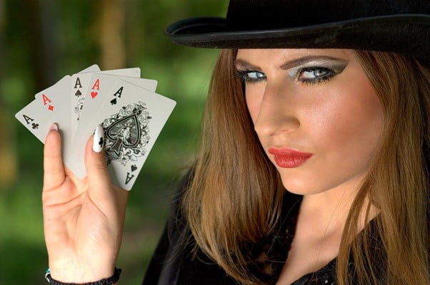 Femeile și pokerul - informatii utile despre jocurile de poker online