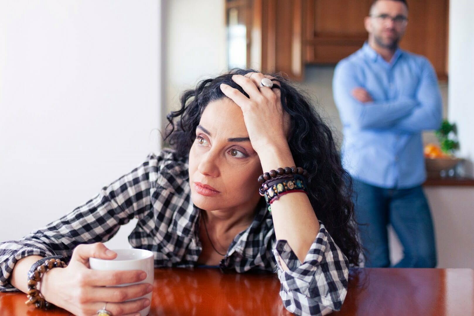 Sfaturi de la experți pentru a face față anxietății în relații: De ce „să ai încredere în instinct” nu este răspunsul.