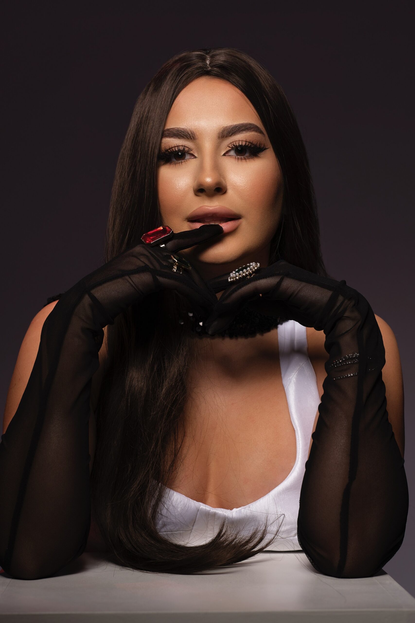 Andreea Corb sărbătorește 1 milion de followers pe TikTok și oferă 10.000 lei comunității ei din trei orașe din România