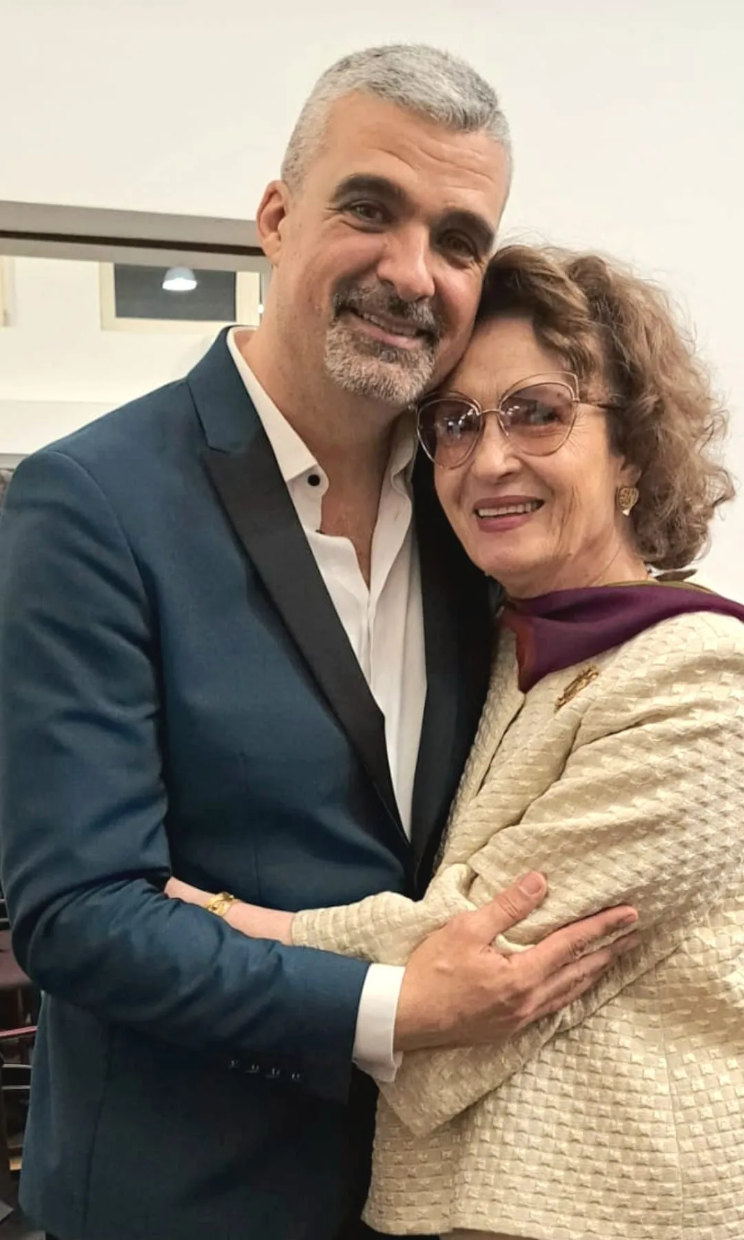 Aurelian Temisan si Angela Similea