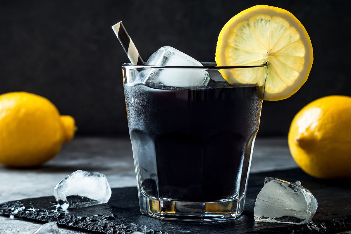 Limonada neagră. Băutura minune care îți elimină toxinele din organism