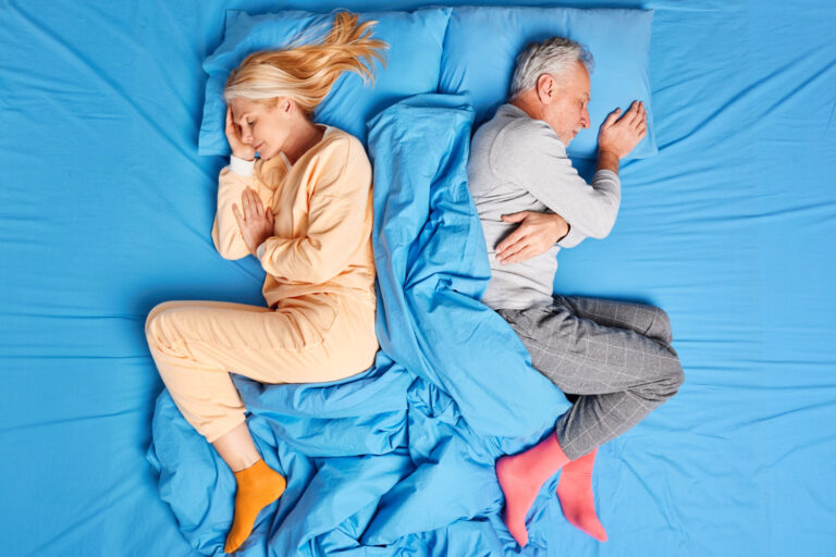 Dormitul separat, un fenomen tot mai raspândit: poate afecta relația de cuplu?