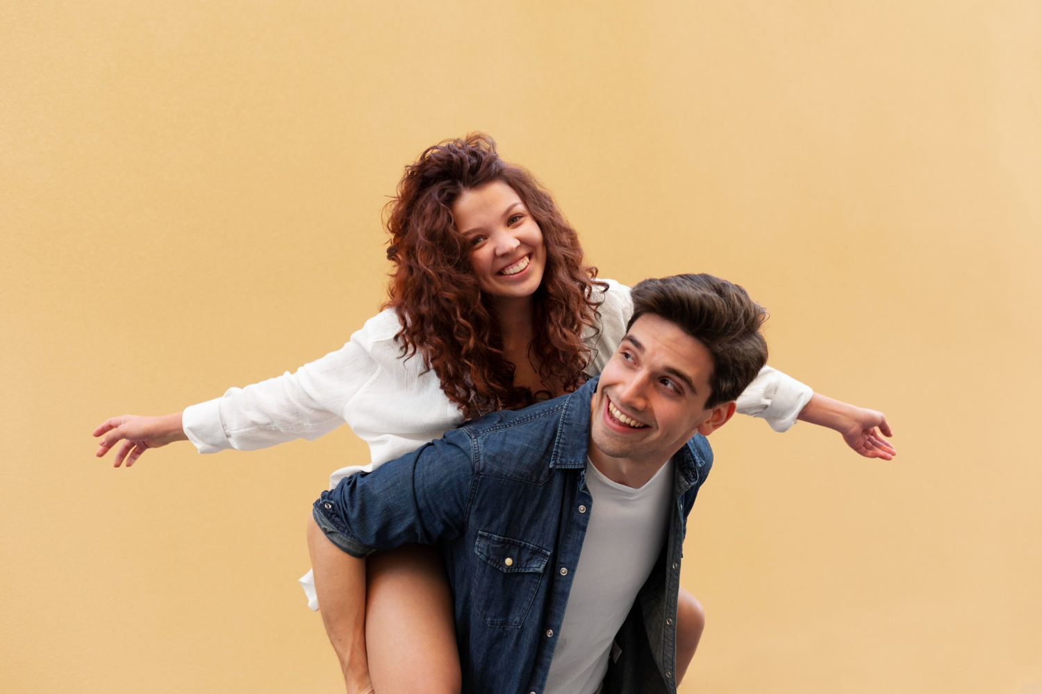 5 tipuri de femei pentru care bărbații nu își pierd interesul niciodată