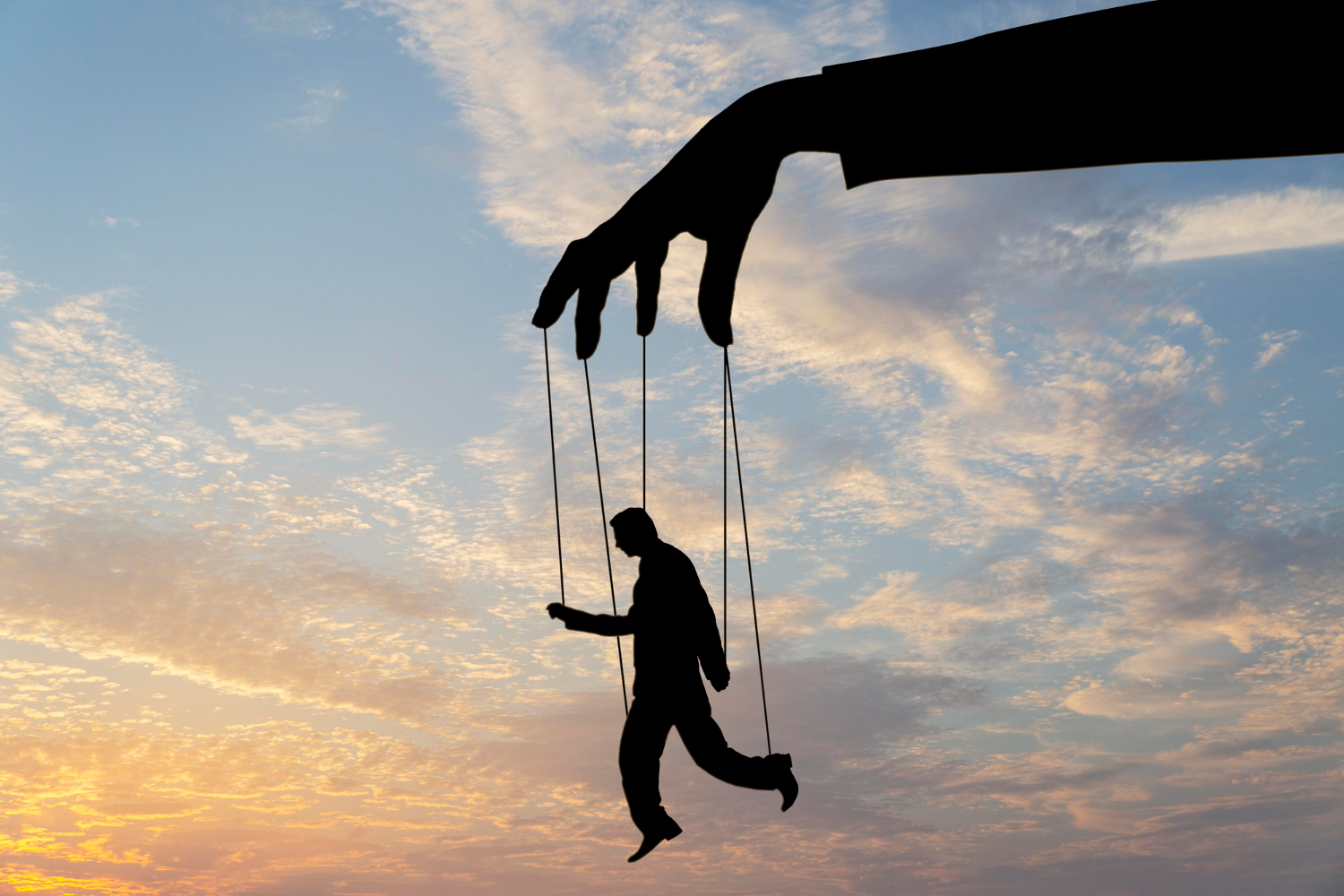 De ce simțim nevoia de control și cum putem scăpa de ea