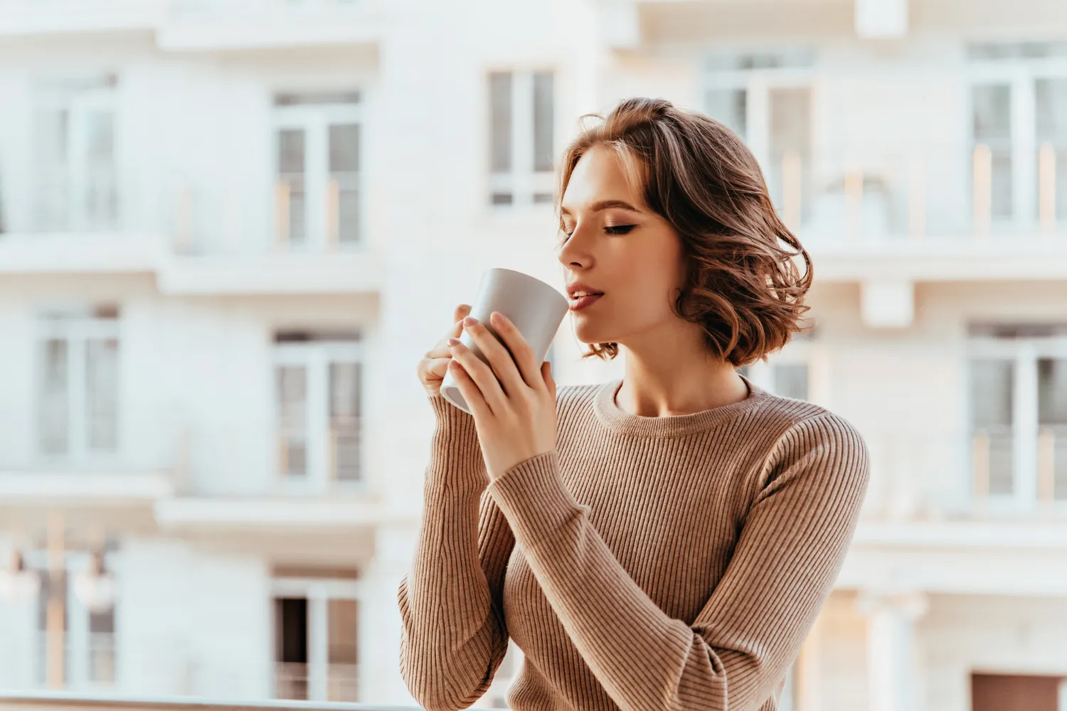 După ce oră nu mai trebuie să bei cafea