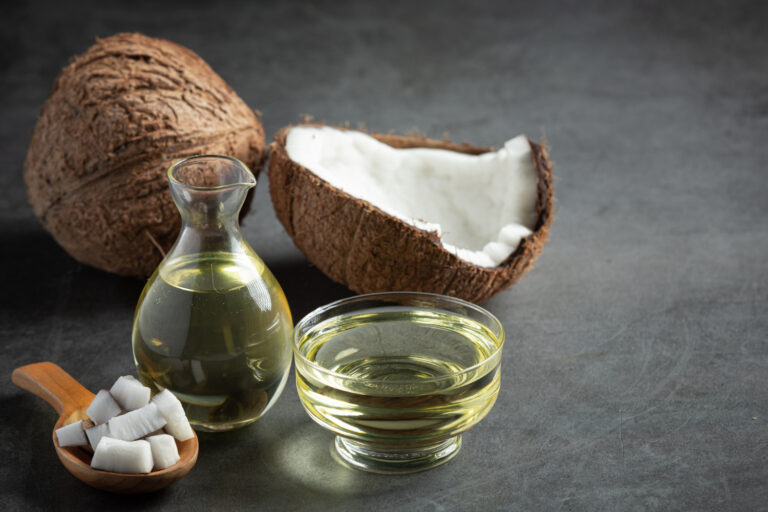 Uleiul de cocos: 5 beneficii de care trebuie să ții cont