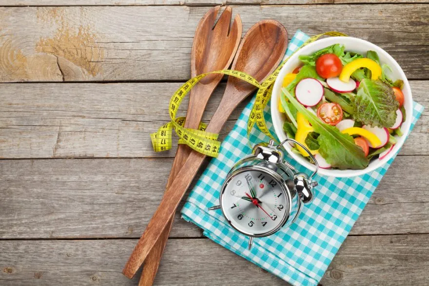Cum sa mananci sanatos cand nu ai mult timp liber la dispozitie. 5 idei practice pentru o alimentatie corecta