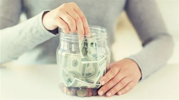 Cum să economisești bani la 20 de ani