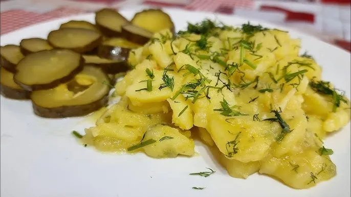 Cartofi cu ceapă. O mâncare de post simplă și delicioasă