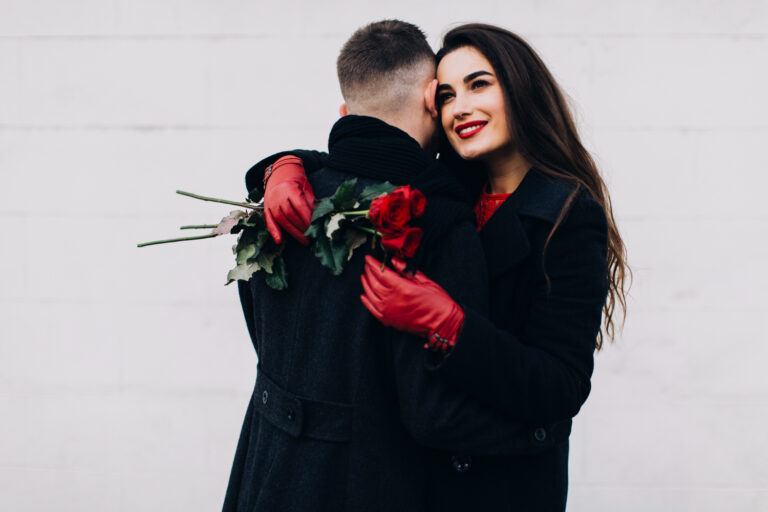 Cum să înțelegi dacă un bărbat te iubește: două întrebări pe care să i le pui