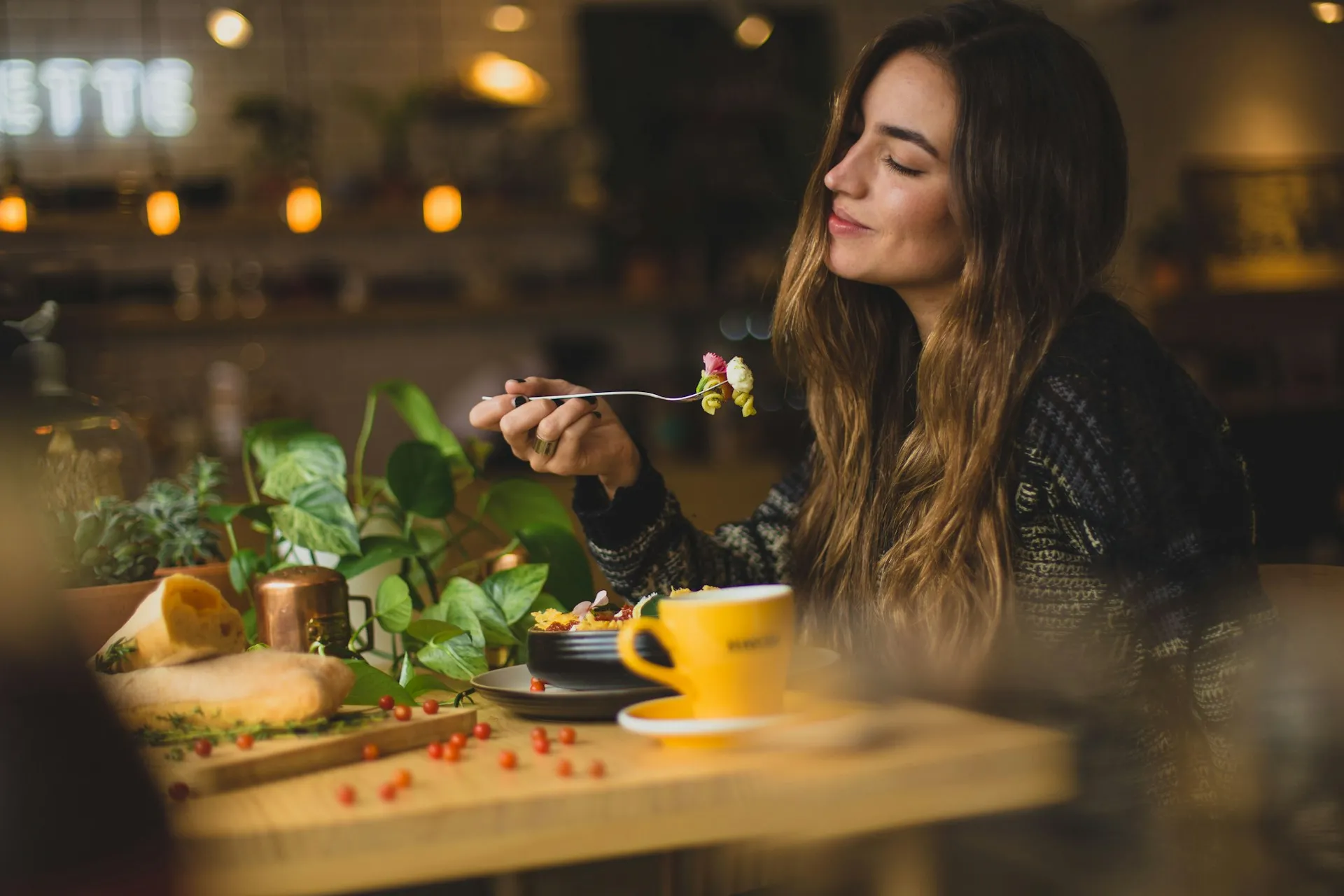 Dieta stării de bine: 7 alimente care te pot face mai fericită