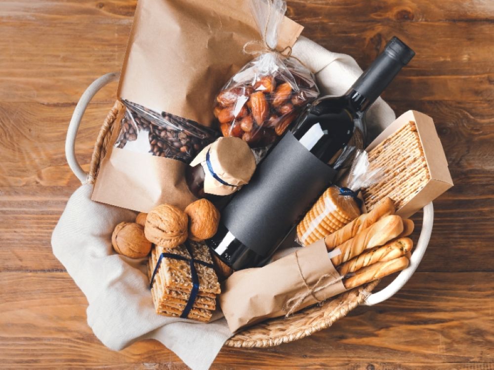 Coș cadou pentru relaxare: produse care aduc starea de bine