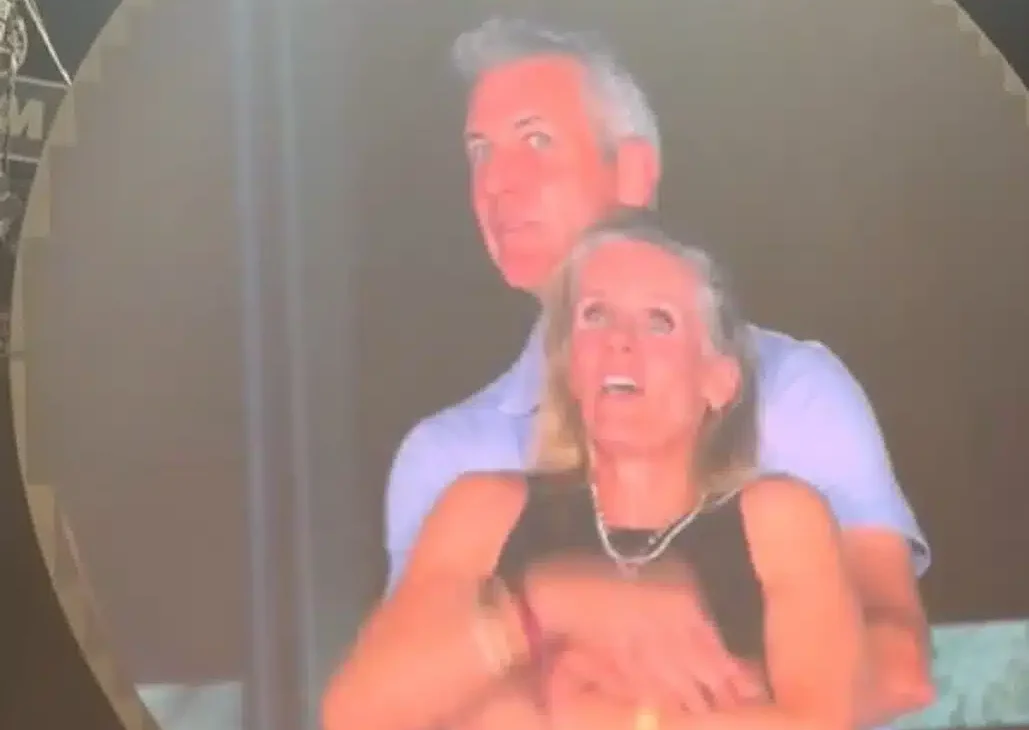 Cât ar putea pierde Andy Byron în urma experienței sale cu trupa Coldplay?