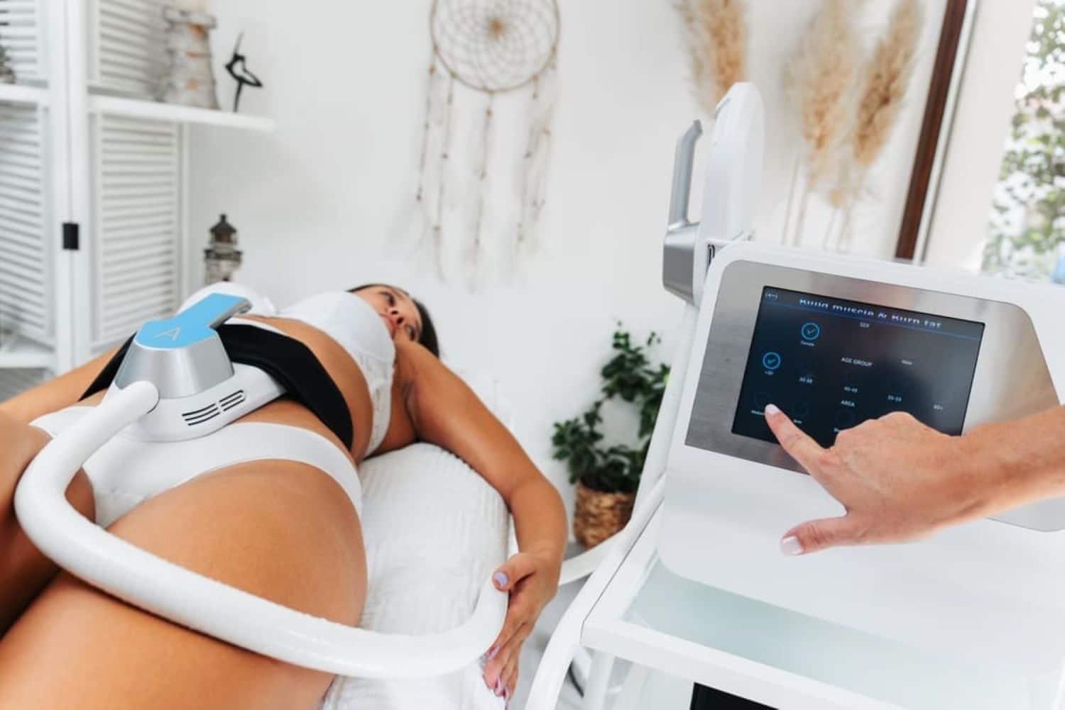 Top 7 echipamente pentru îmbunătățirea esteticii corporale: ce să alegi pentru salonul tău?