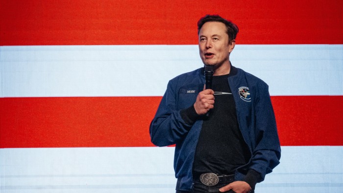 Elon Musk redefinește viitorul educației prin inovații revoluționare.