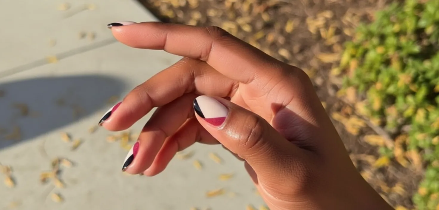 18 idei de nail art pentru ianuarie 2026: modele simple pentru noul an