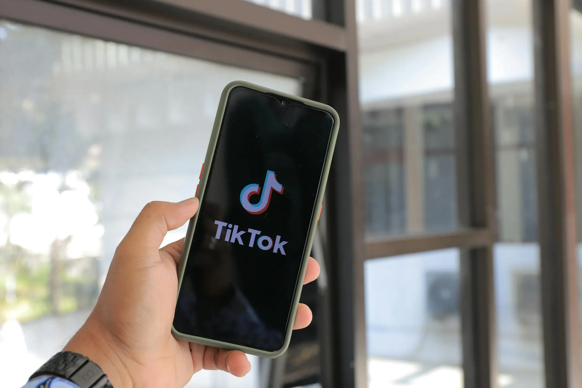 Cinci familii britanice au dat în judecată TikTok în SUA