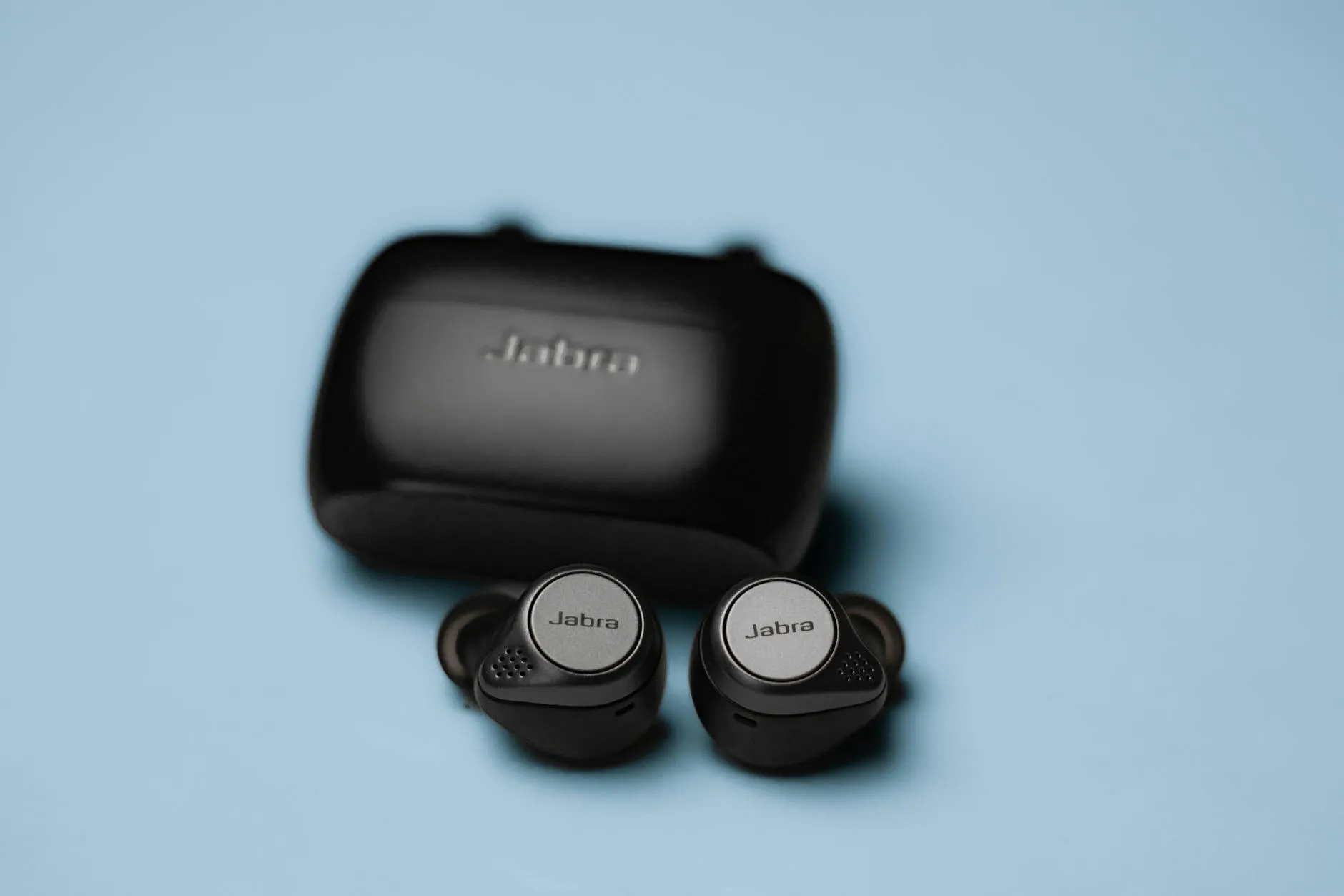 Top 10 cele mai bune căști true wireless sub 300 lei în 2026