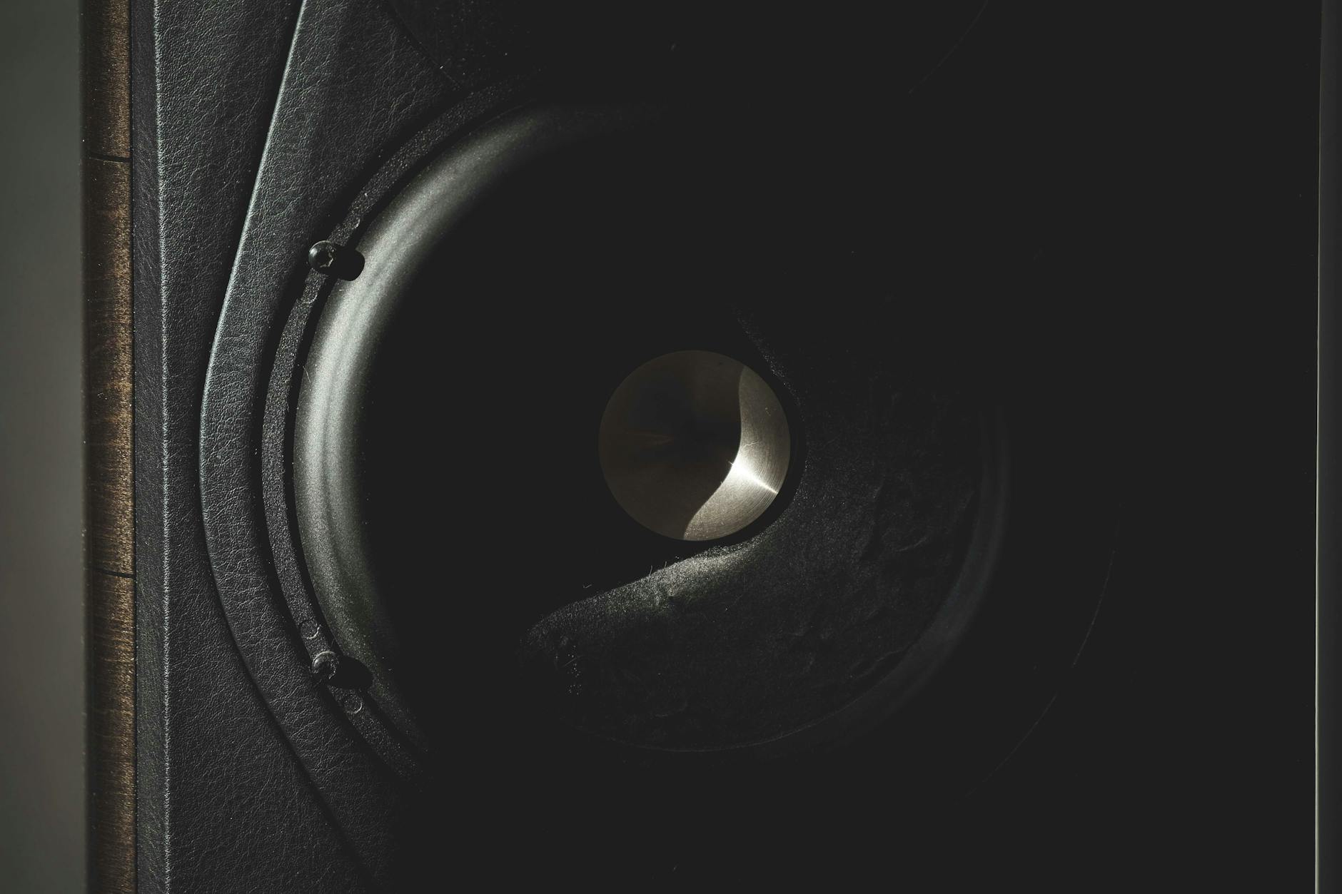 Top 10 soundbar-uri pentru o experiență cinematică în 2026
