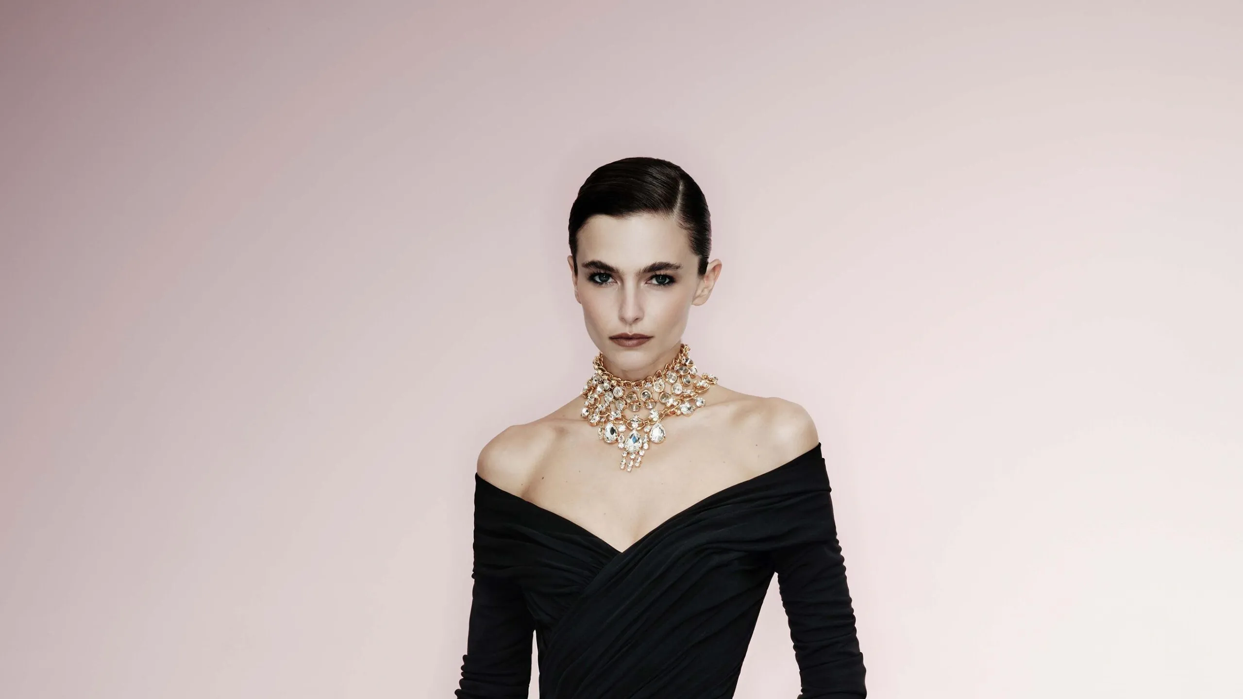 Zuhair Murad prezintă colecția Pre-Fall 2026 inspirată de Belle Époque