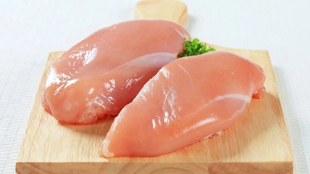 Secretul pentru pui fraged dezvăluit de 5 bucătari profesioniști. Un singur ingredient face diferența
