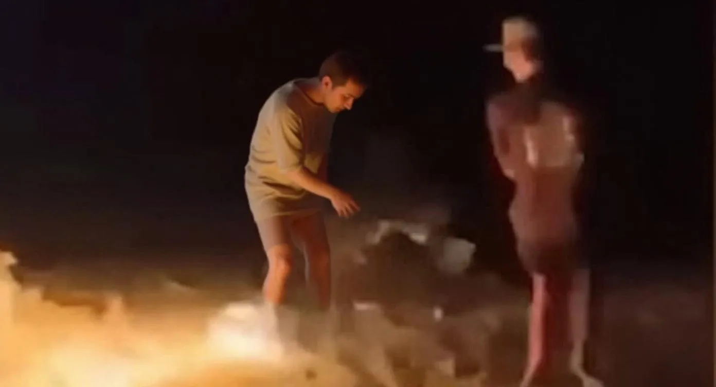 Tânăr de 17 ani și-a incendiat prietenul. Victima a mințit, dar un video a spus adevărul