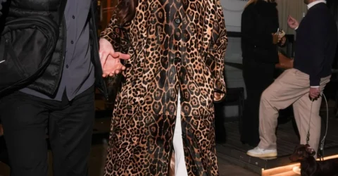 Anne Hathaway readuce la modă pantofii disprețuiți în Diavolul se îmbracă de la Prada