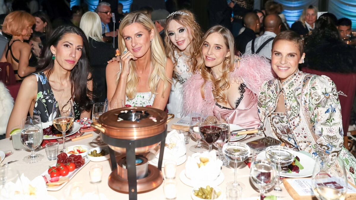 Gala Art Production Fund a strâns 1 milion de dolari cu o tematică Chalet Chic