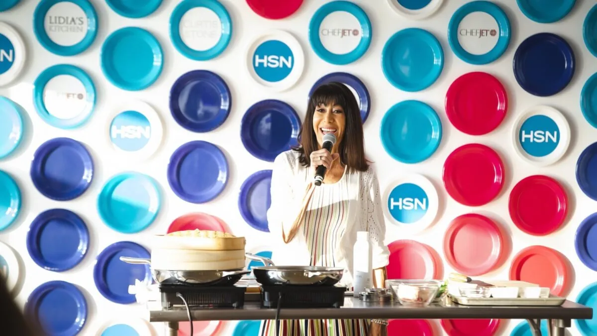 Regina teleshopping-ului se retrage după 43 de ani și 42.000 de ore în direct