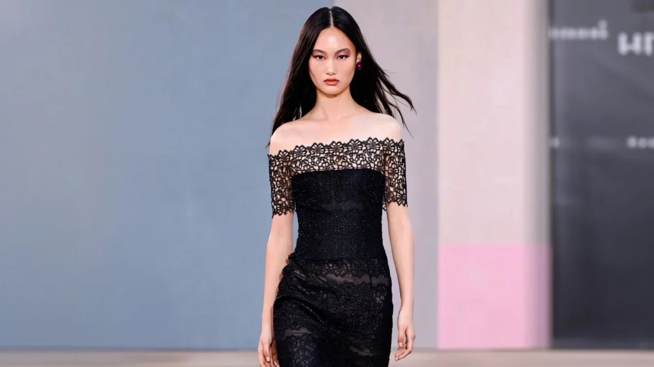 Eiza González a uimit într-o rochie Carolina Herrera din colecția toamnă 2026