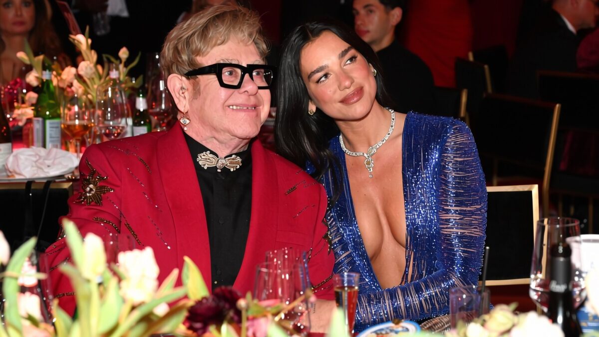 Petrecerea Oscar a lui Elton John strânge 10,6 milioane de dolari pentru caritate