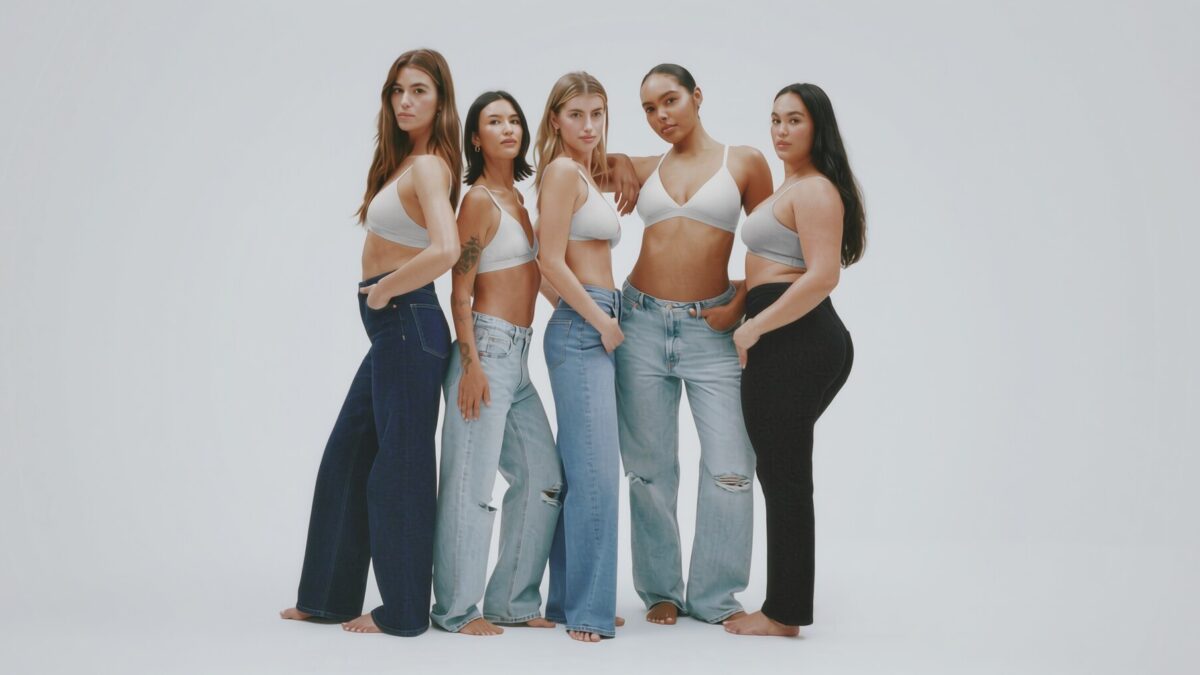 Fabletics lanseaza blugi la cererea a peste 1 milion de clienti fideli