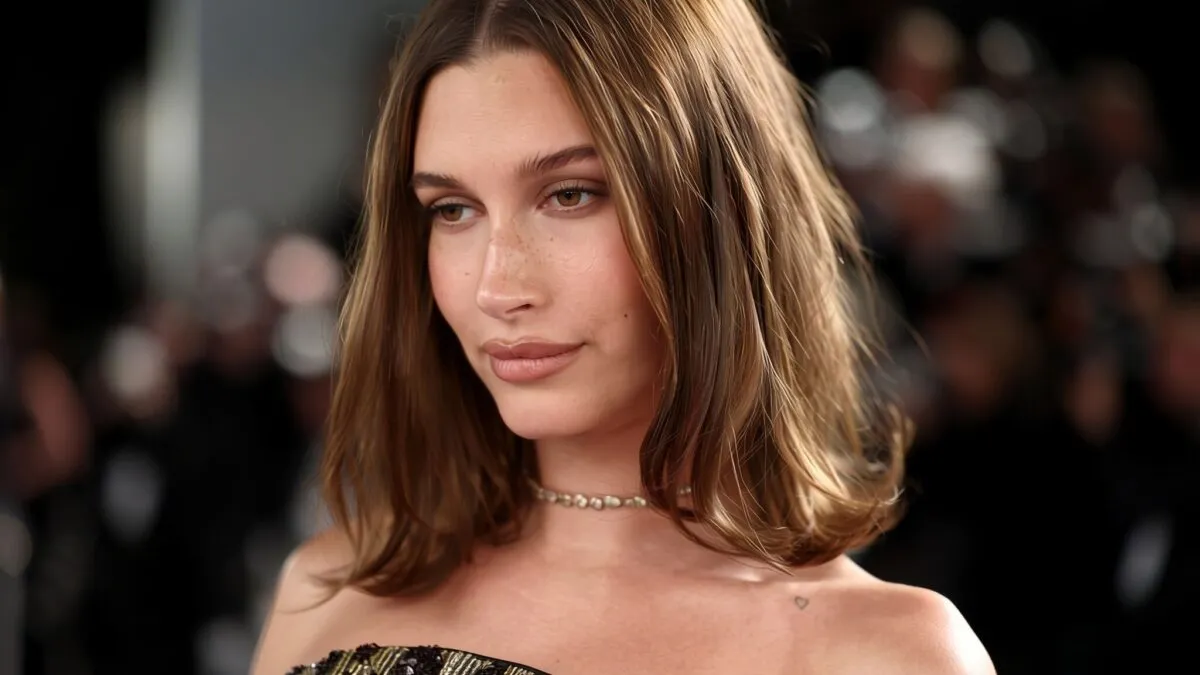 Hailey Bieber renunță la unghiile glazed pentru un roșu neașteptat la Oscar