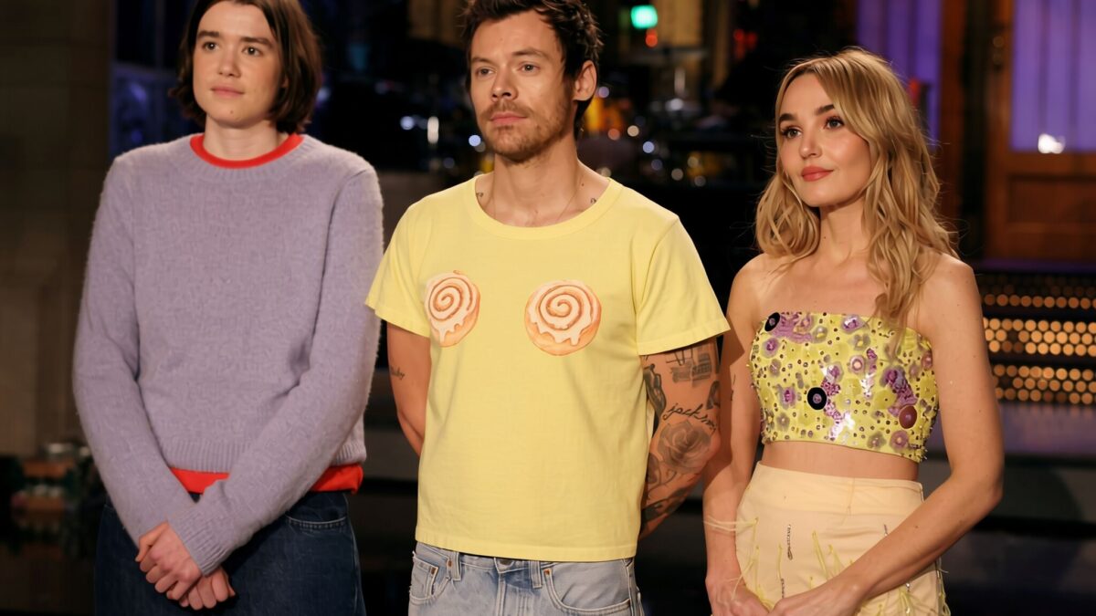 Harry Styles a făcut spectacol la SNL cu ținute Chanel și balerini