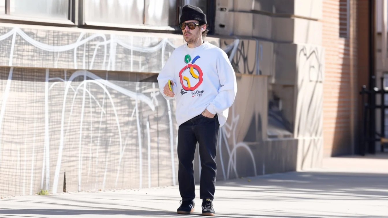 Harry Styles revine la Adidas Samba modelul de 150 de dolari epuizat complet