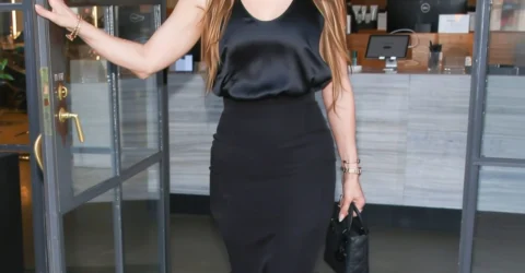 Jennifer Lopez surprinde în Beverly Hills cu o fustă creion ultra-strâmtă