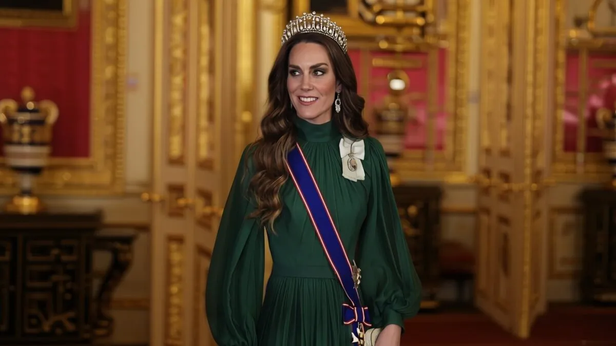 Kate Middleton poartă o rochie de la un designer nou la vizita istorică după 37 de ani