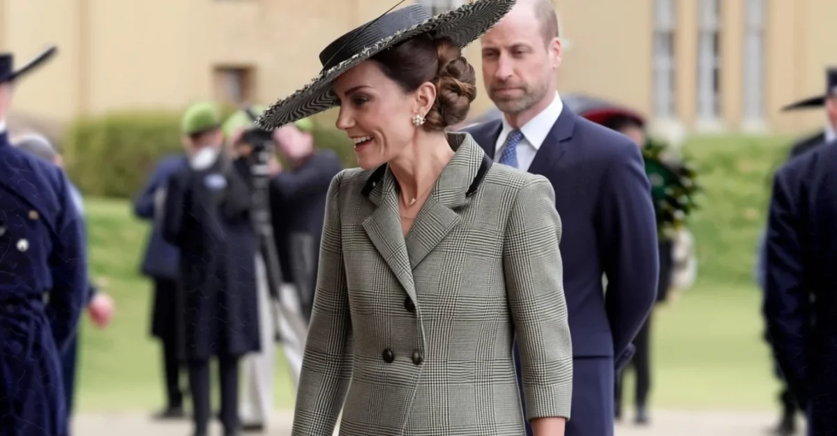 Kate Middleton modifică un palton de 2.850 de lire și poartă cerceii de la botezul lui Louis