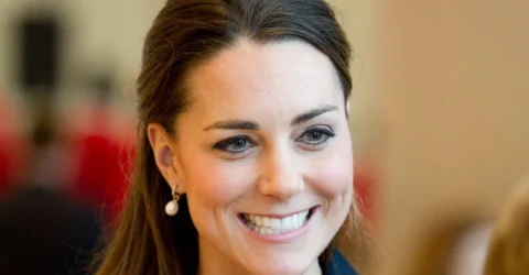 Kate Middleton a purtat în 2013 o fustă mini pe care azi nu ar mai alege-o