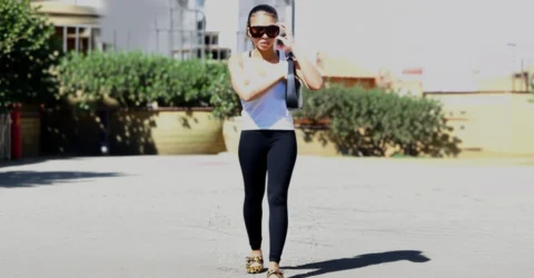 Lori Harvey aduce în atenție balerinii de 1.350 de dolari cu imprimeu de leopard