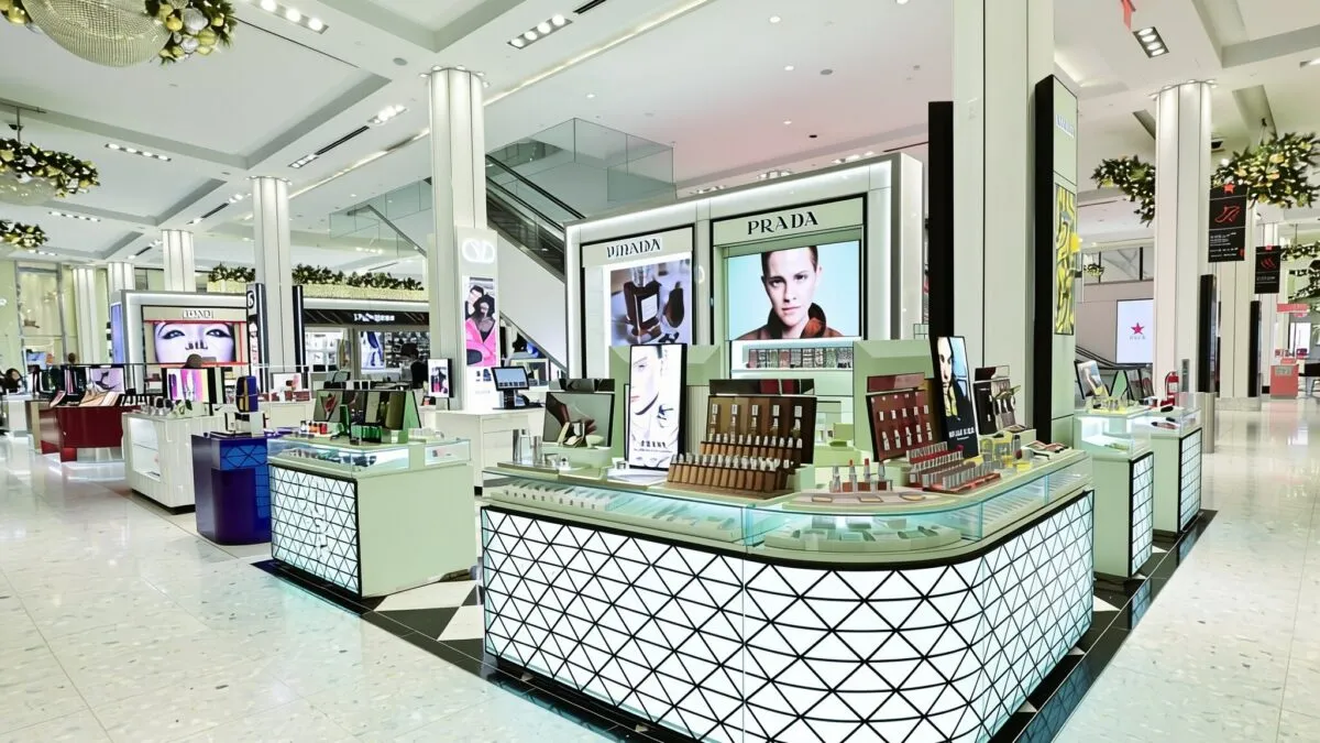 Macy’s anunta vanzari de 21.8 miliarde de dolari si mizeaza totul pe AI