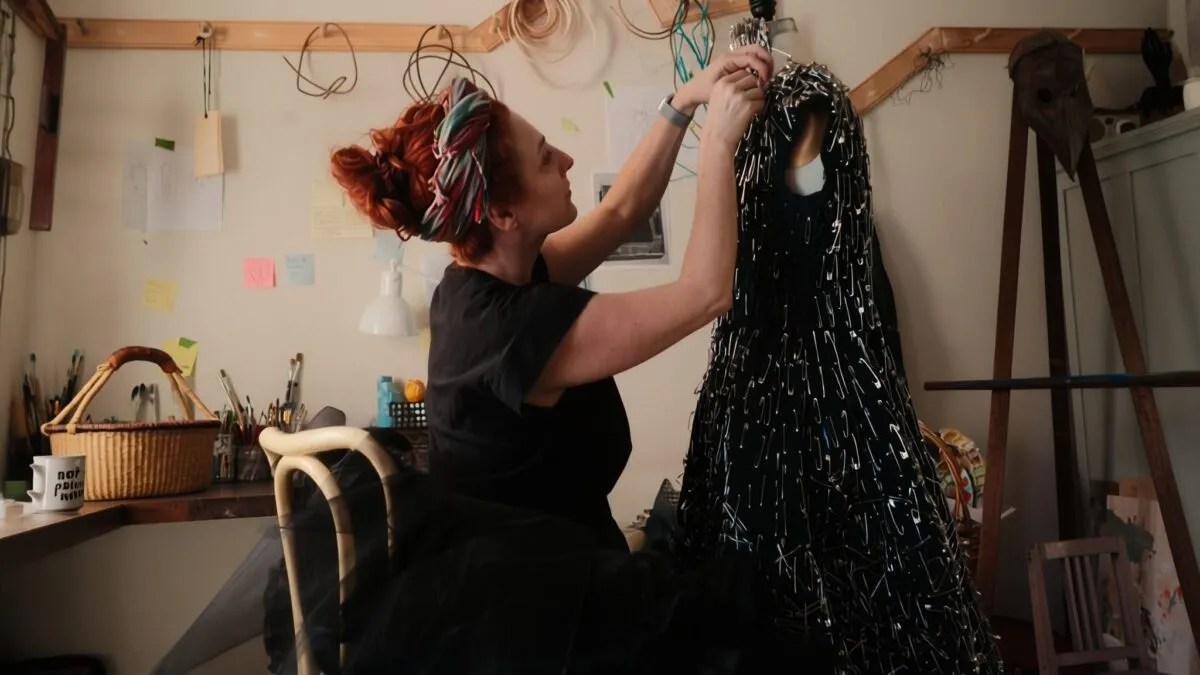Designerii nominalizați la Oscar 2026 au purtat ținute cu mesaje ascunse