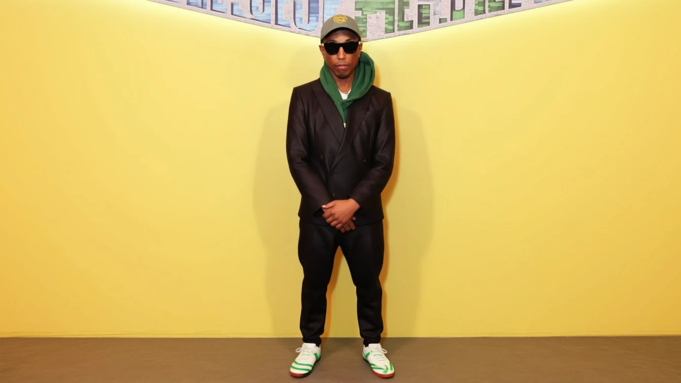 Pharrell si Adidas lanseaza Vario Flat Earther un sneaker minimalist la 140 de dolari