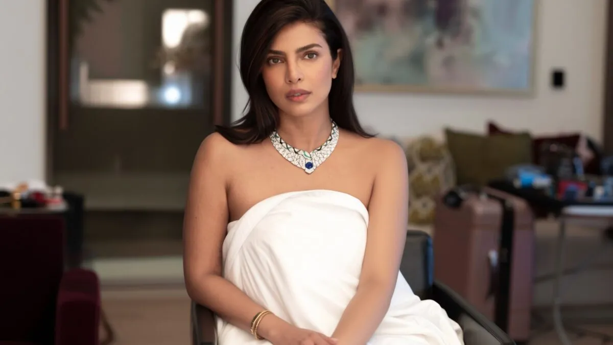 Priyanka Chopra a purtat la Oscar un colier Bulgari cu safir de 14 carate