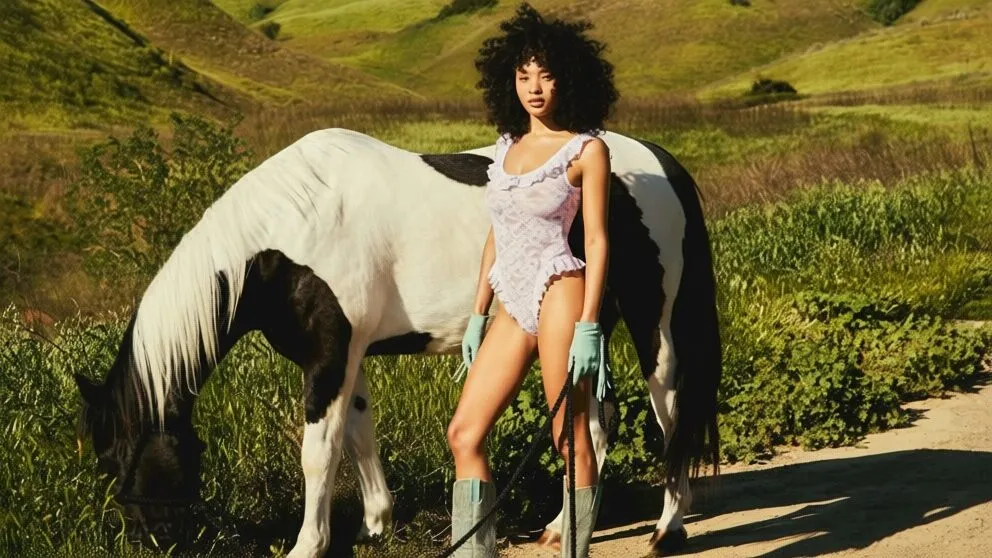 Brandul de lenjerie al lui Sydney Sweeney vine cu 44 de marimi la Stagecoach