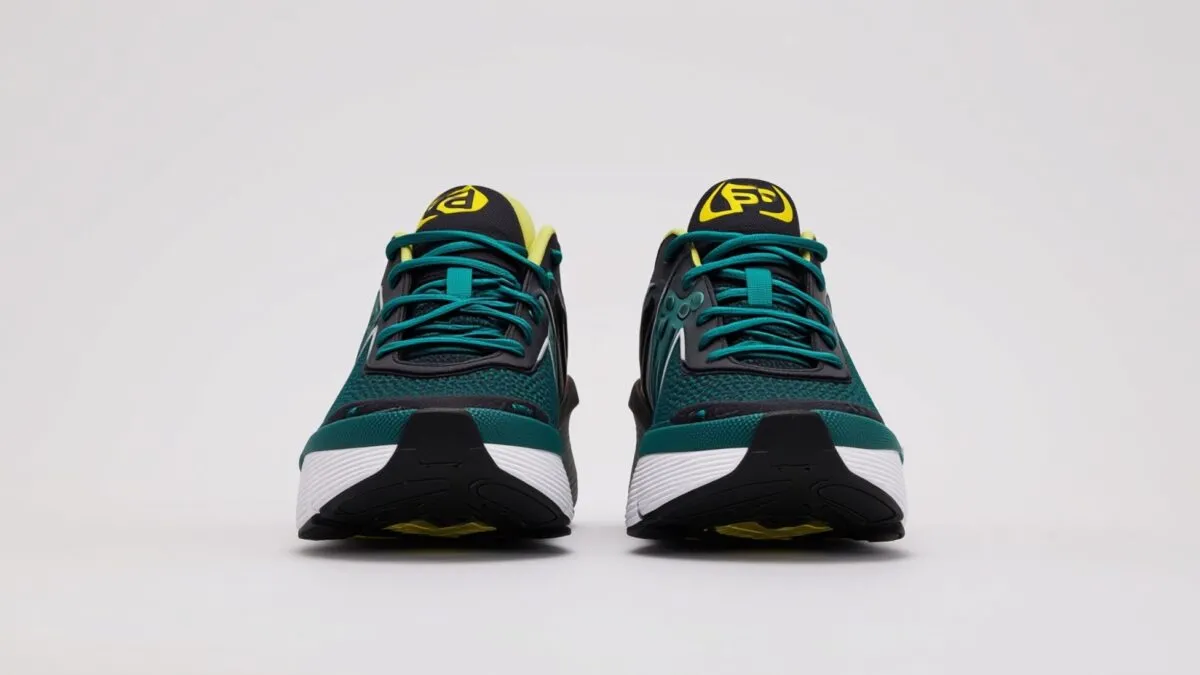 Under Armour Arc 96 aduce look-ul anilor ’90 cu tehnologie de top la 125 de dolari