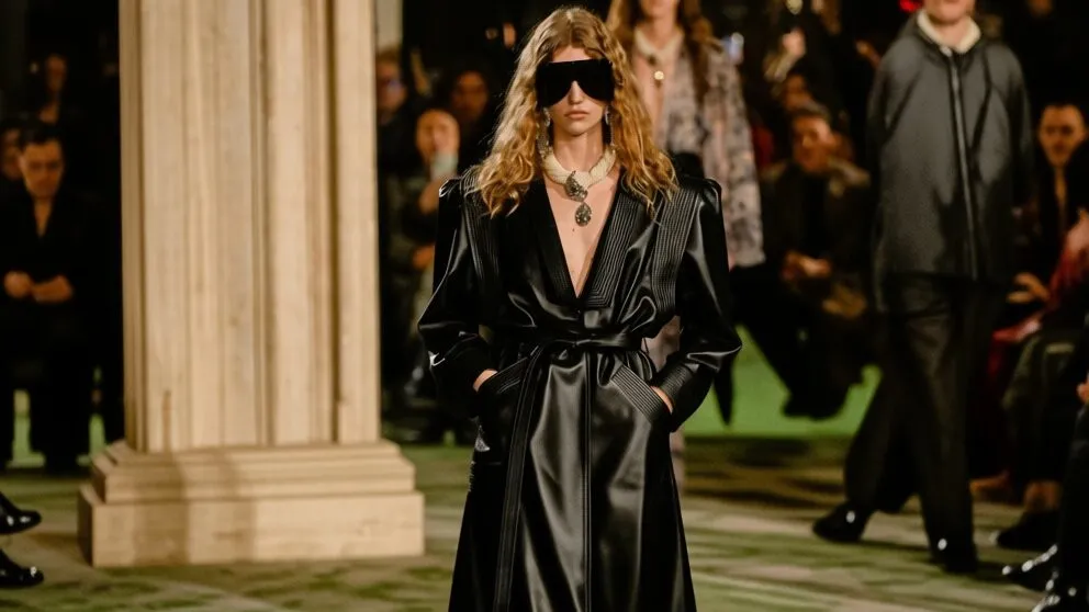 Valentino Fall 2026 aduce la Roma 77 de look-uri sub viziunea lui Alessandro Michele